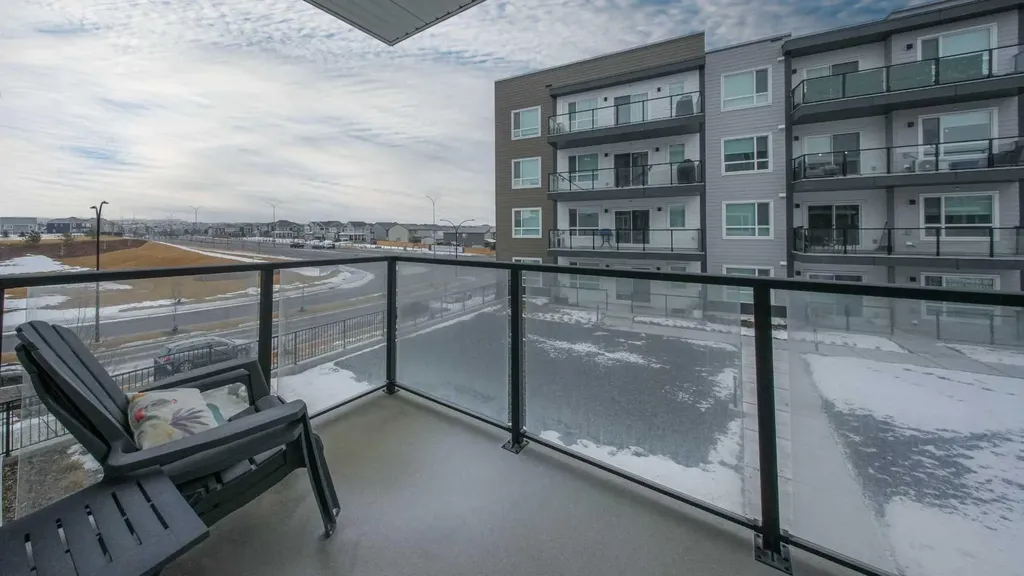 33 Carringham Gate NW Calgary AB T3P 2H6