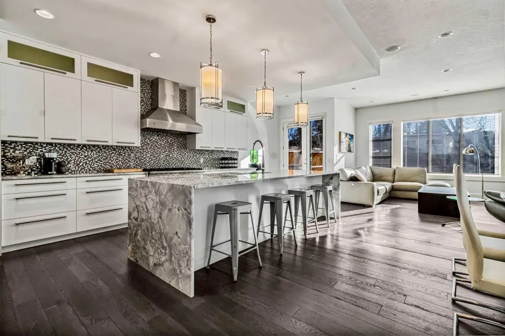 405 29 Avenue NE Calgary AB T2E 2C5