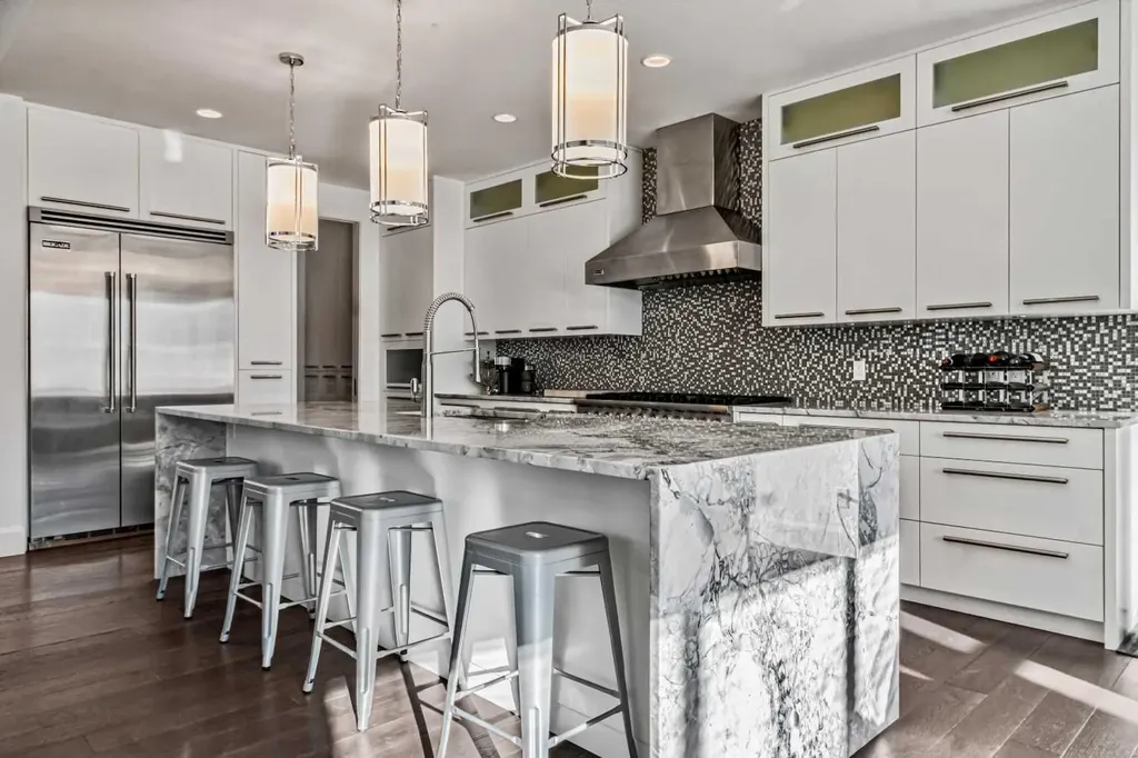 405 29 Avenue NE Calgary AB T2E 2C5