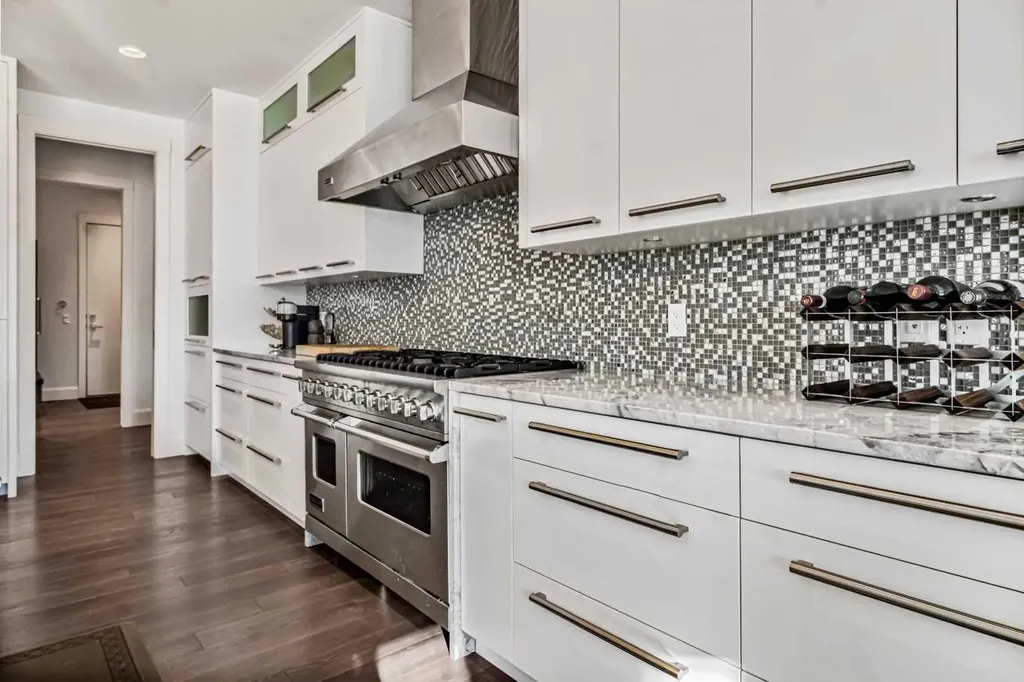 405 29 Avenue NE Calgary AB T2E 2C5