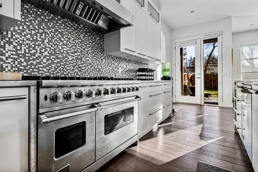 405 29 Avenue NE Calgary AB T2E 2C5