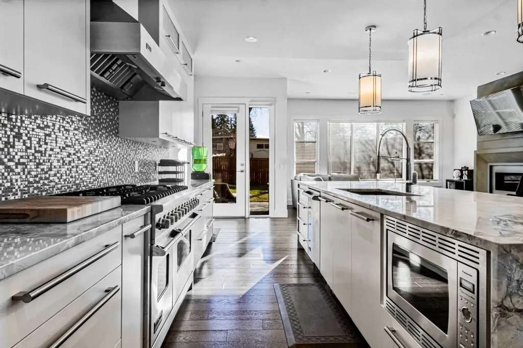 405 29 Avenue NE Calgary AB T2E 2C5