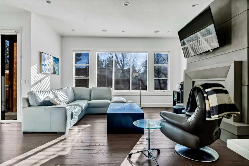 405 29 Avenue NE Calgary AB T2E 2C5