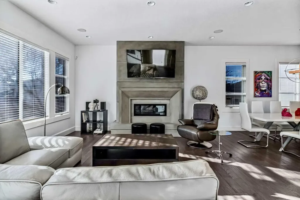 405 29 Avenue NE Calgary AB T2E 2C5