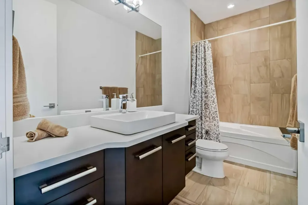 405 29 Avenue NE Calgary AB T2E 2C5