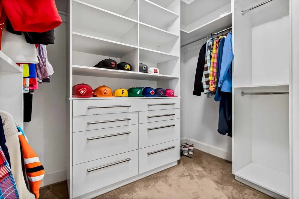 405 29 Avenue NE Calgary AB T2E 2C5