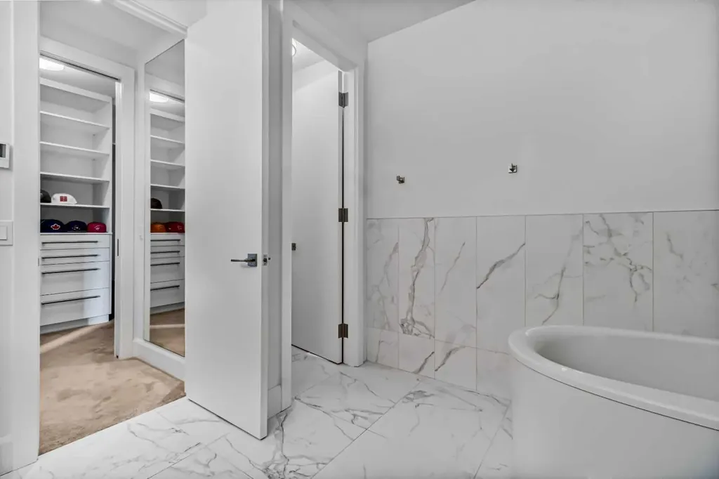 405 29 Avenue NE Calgary AB T2E 2C5