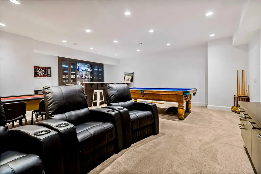 405 29 Avenue NE Calgary AB T2E 2C5
