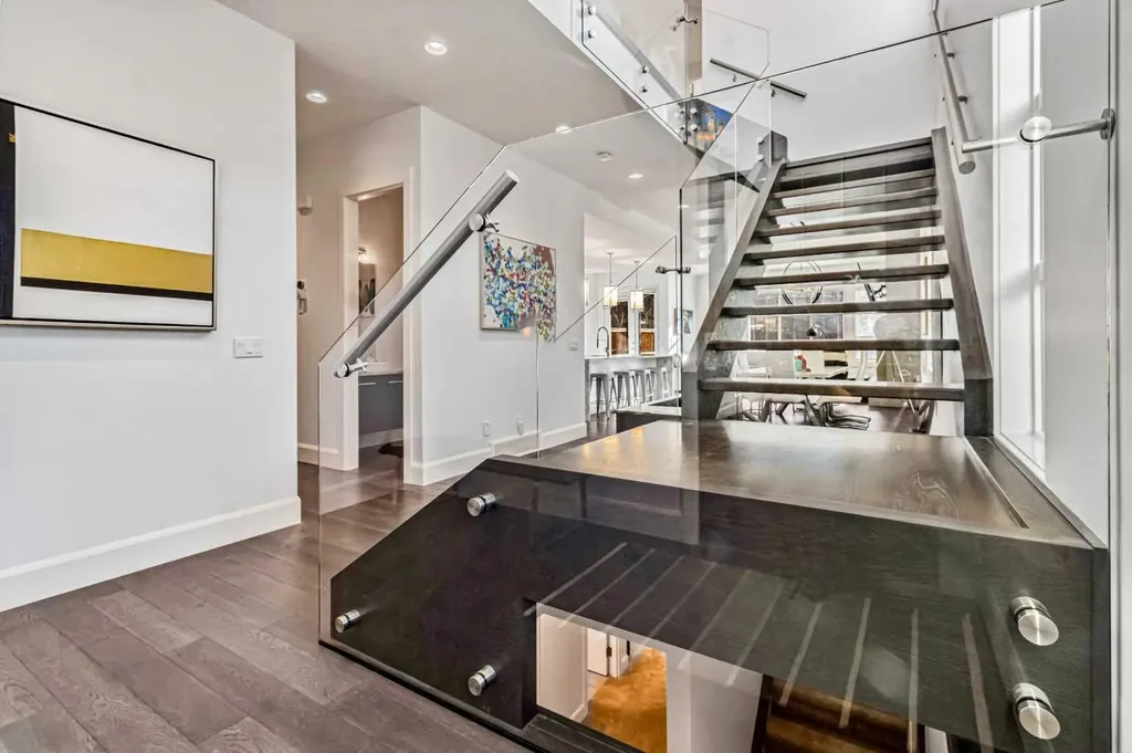 405 29 Avenue NE Calgary AB T2E 2C5