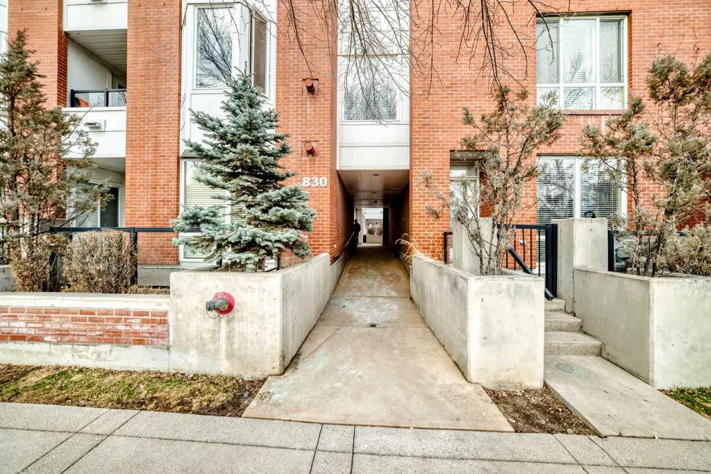 830 Centre Avenue NE Calgary AB T2E 9C3