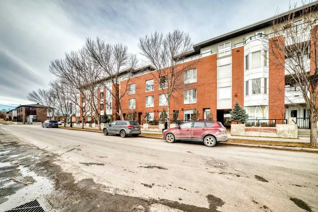 830 Centre Avenue NE Calgary AB T2E 9C3