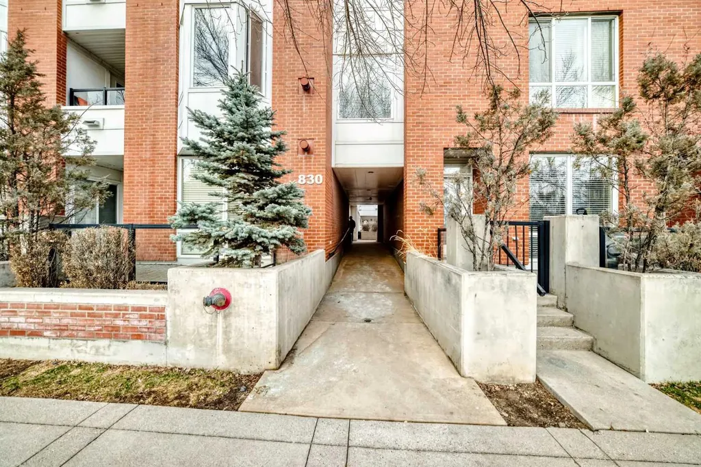 830 Centre Avenue NE Calgary AB T2E 9C3