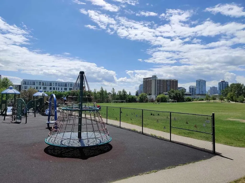 830 Centre Avenue NE Calgary AB T2E 9C3