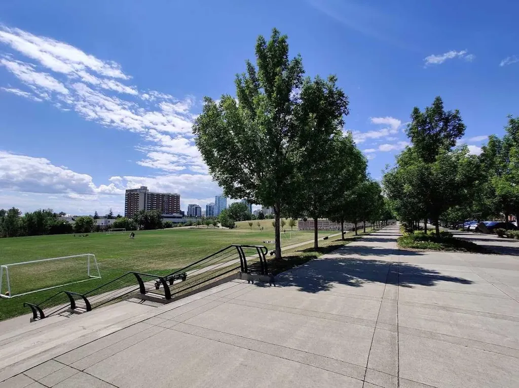 830 Centre Avenue NE Calgary AB T2E 9C3