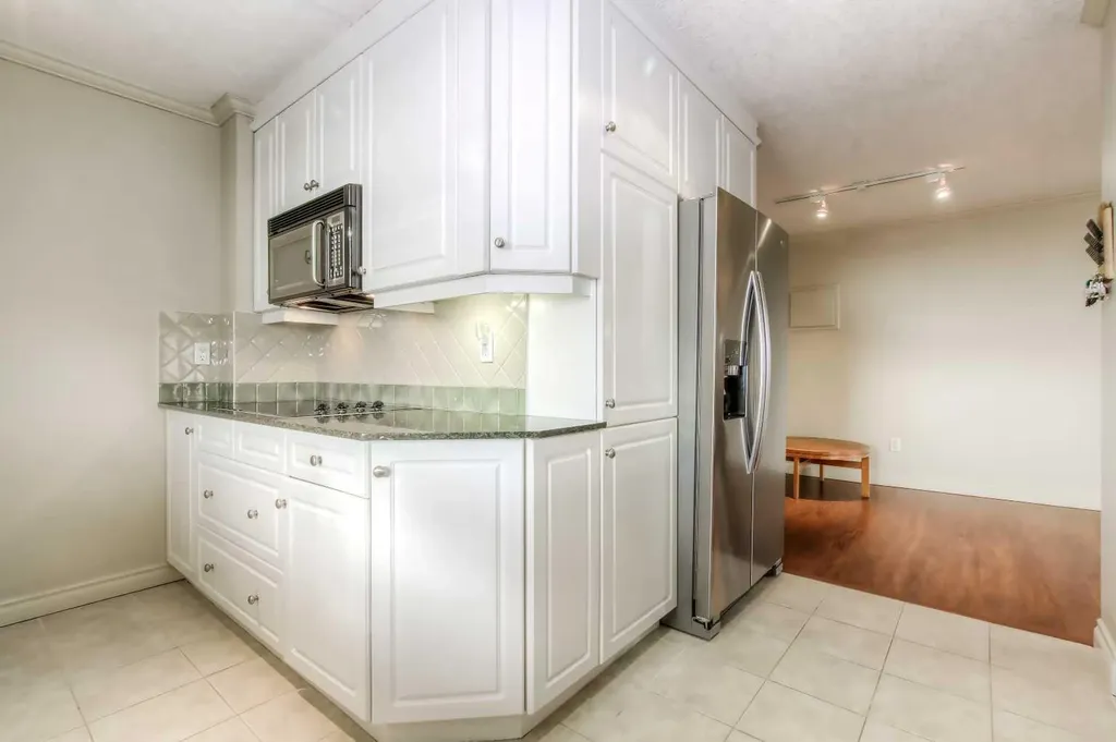 4603 Varsity Drive NW Calgary AB T3A 2V7