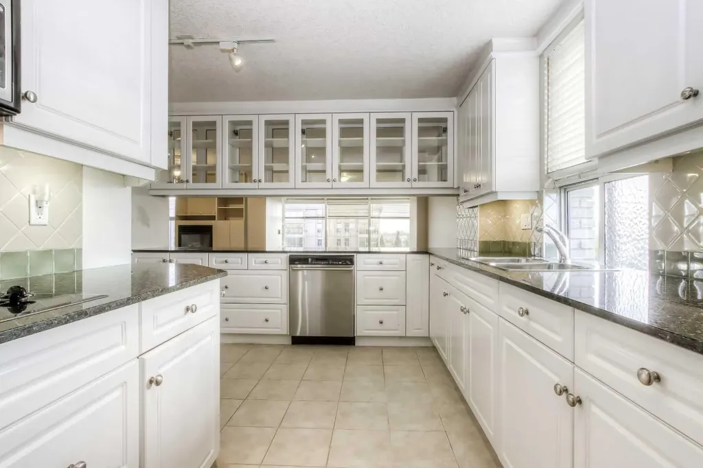 4603 Varsity Drive NW Calgary AB T3A 2V7