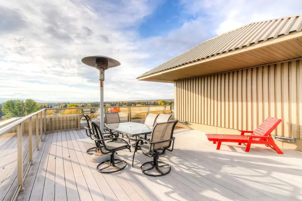 4603 Varsity Drive NW Calgary AB T3A 2V7