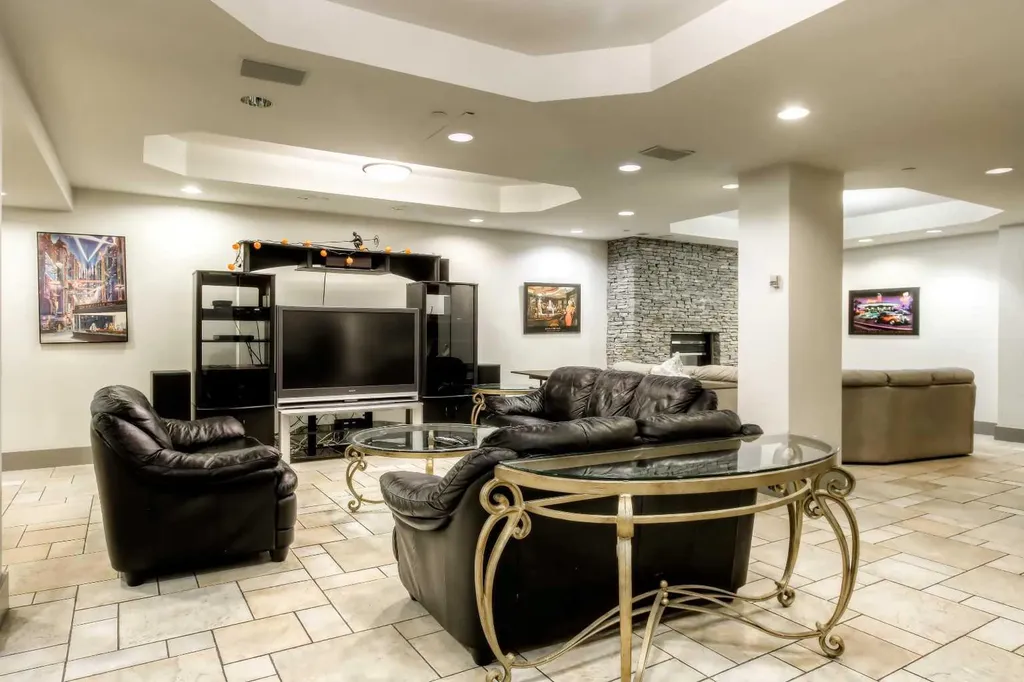 4603 Varsity Drive NW Calgary AB T3A 2V7