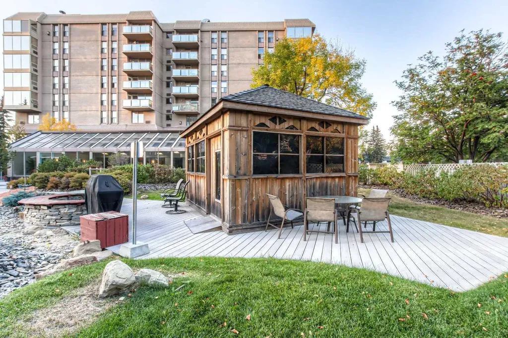 4603 Varsity Drive NW Calgary AB T3A 2V7