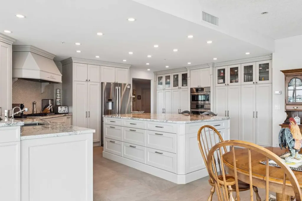 837 2 Avenue SW Calgary AB T2P 3T9