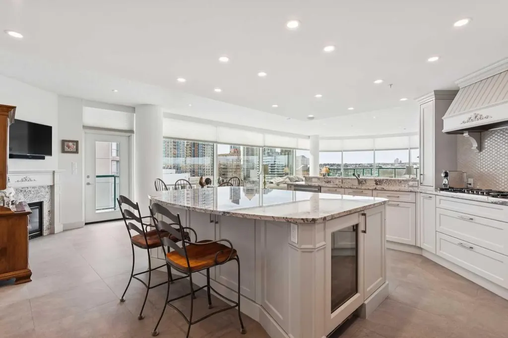 837 2 Avenue SW Calgary AB T2P 3T9