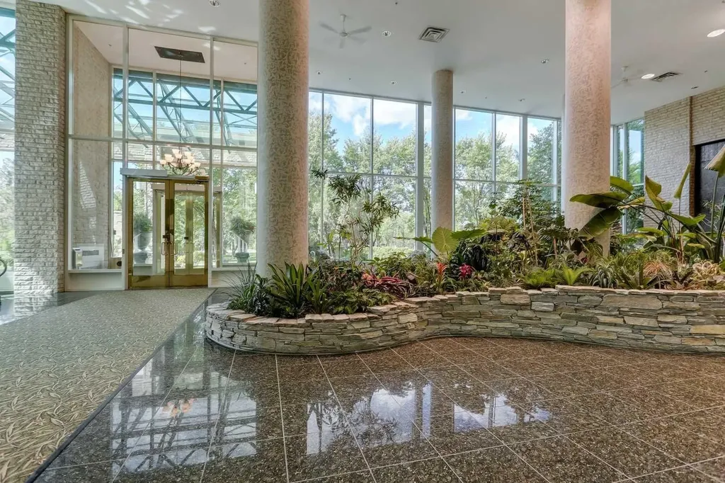 837 2 Avenue SW Calgary AB T2P 3T9