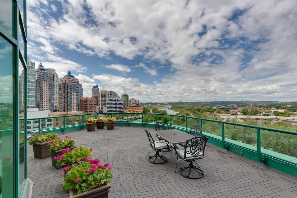 837 2 Avenue SW Calgary AB T2P 3T9