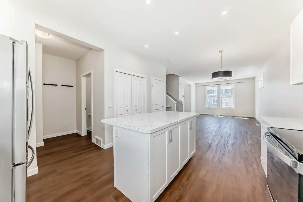 80 Magnolia Way SE Calgary AB T3M 2W7