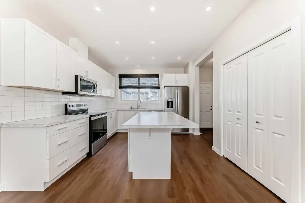 80 Magnolia Way SE Calgary AB T3M 2W7