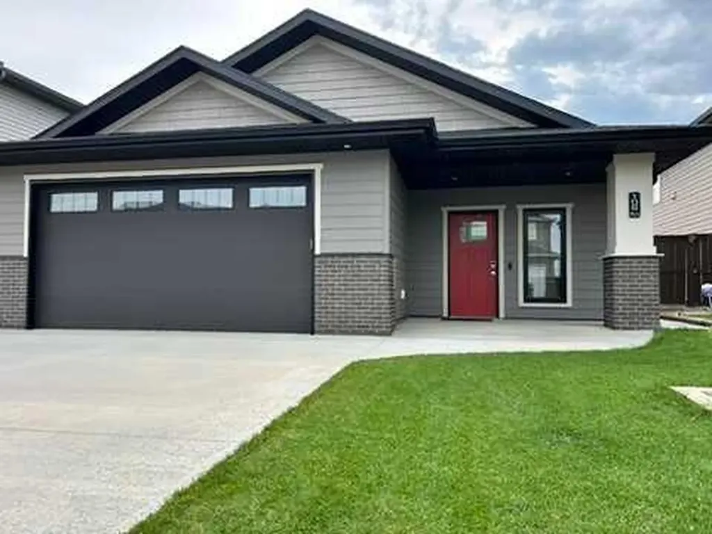 Lethbridge AB, 108 Gateway Mews S