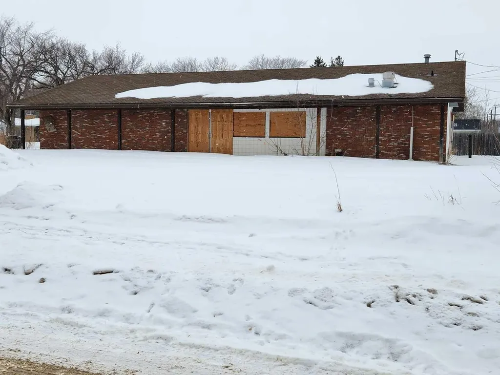 5502 50 Street Lloydminster AB T9V 0N2