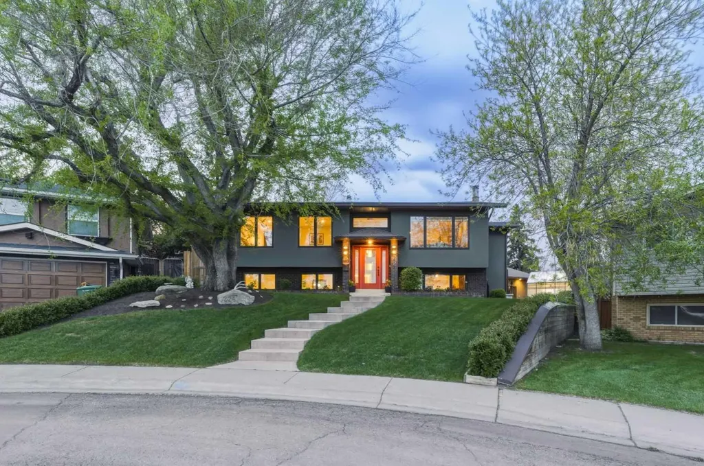 228 Cantrell Place SW Calgary AB T2W 1X3