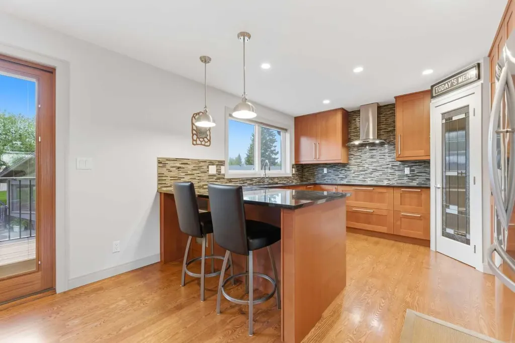 228 Cantrell Place SW Calgary AB T2W 1X3