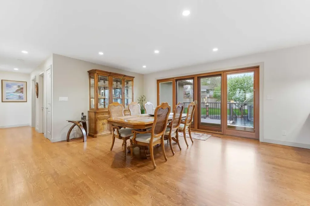 228 Cantrell Place SW Calgary AB T2W 1X3