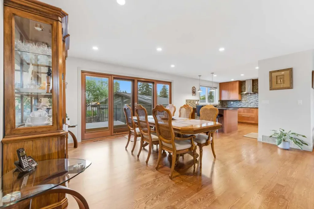 228 Cantrell Place SW Calgary AB T2W 1X3