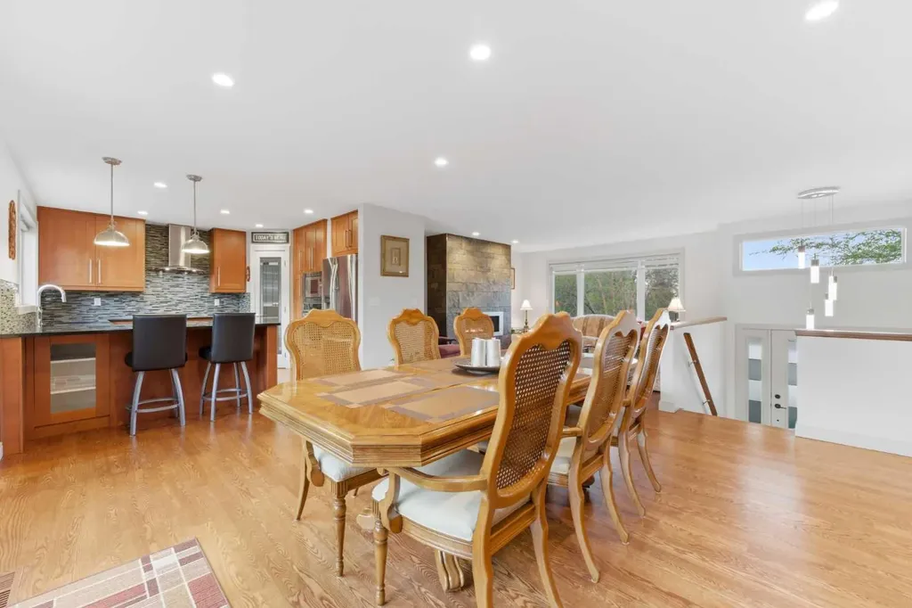 228 Cantrell Place SW Calgary AB T2W 1X3
