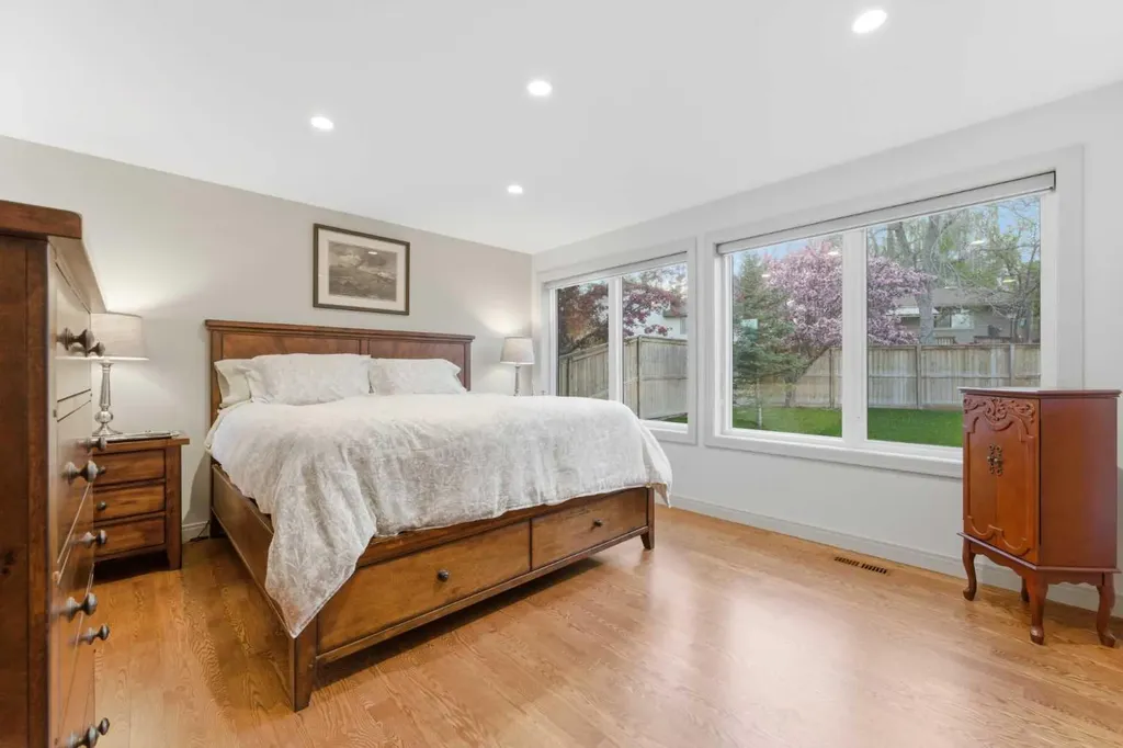 228 Cantrell Place SW Calgary AB T2W 1X3