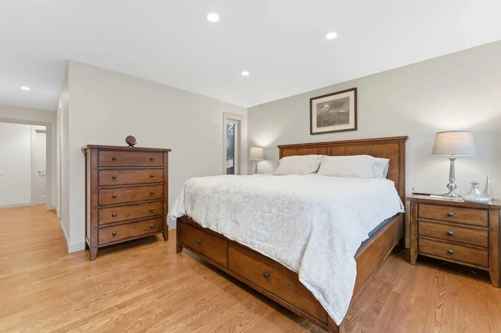228 Cantrell Place SW Calgary AB T2W 1X3