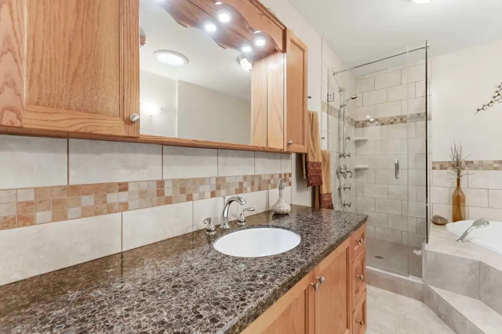 228 Cantrell Place SW Calgary AB T2W 1X3