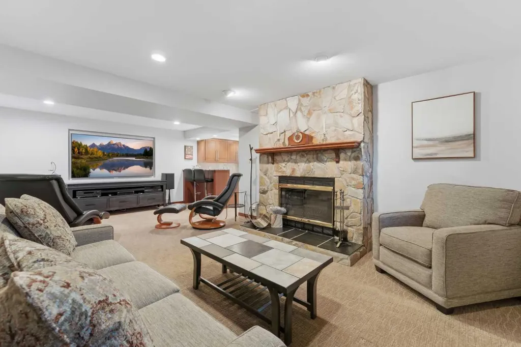 228 Cantrell Place SW Calgary AB T2W 1X3
