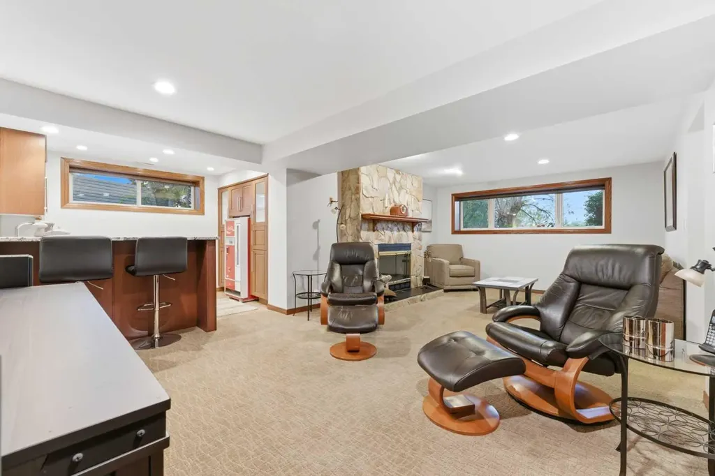 228 Cantrell Place SW Calgary AB T2W 1X3