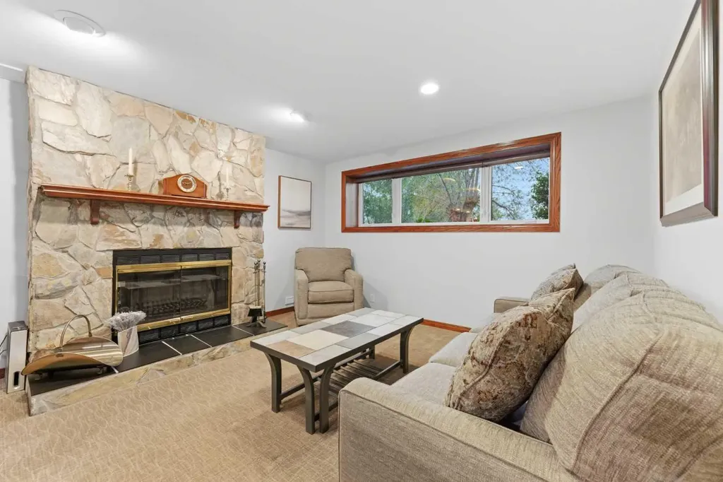 228 Cantrell Place SW Calgary AB T2W 1X3