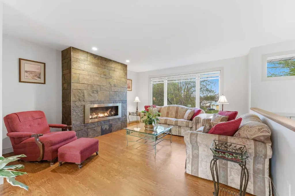 228 Cantrell Place SW Calgary AB T2W 1X3