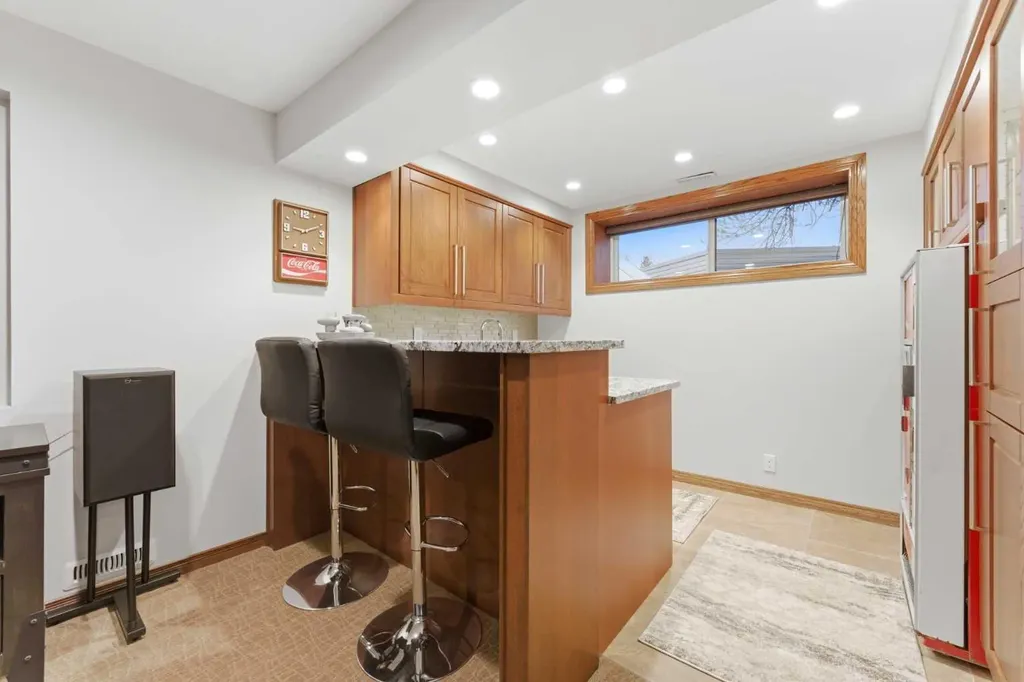 228 Cantrell Place SW Calgary AB T2W 1X3