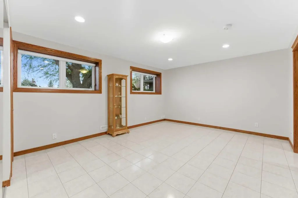 228 Cantrell Place SW Calgary AB T2W 1X3