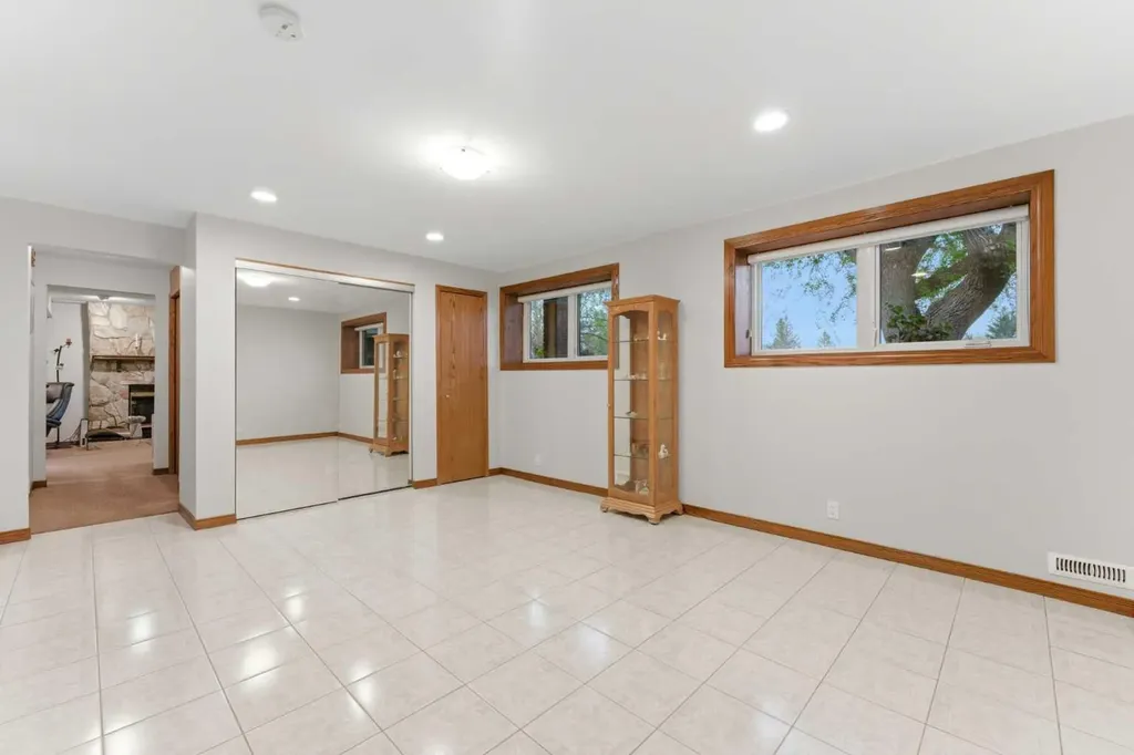 228 Cantrell Place SW Calgary AB T2W 1X3