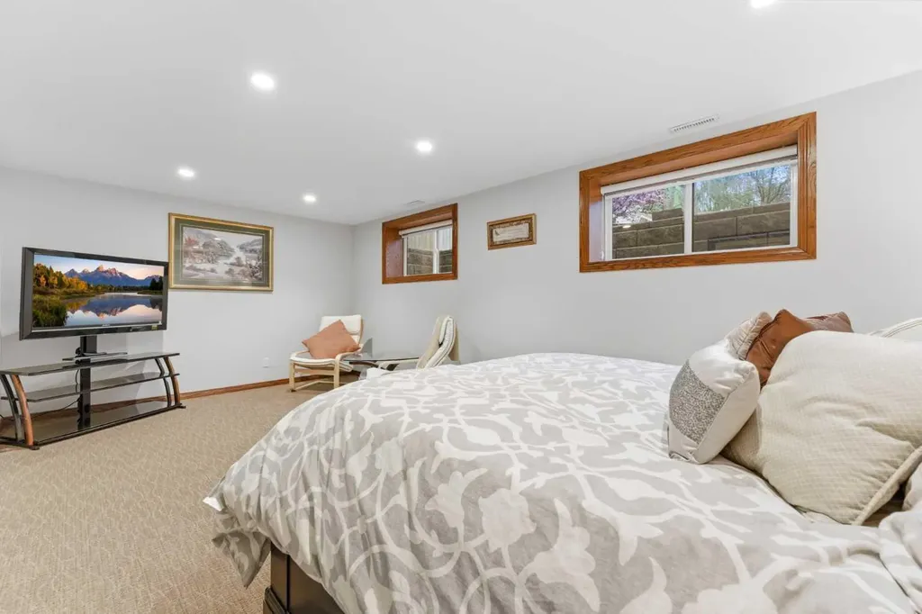 228 Cantrell Place SW Calgary AB T2W 1X3