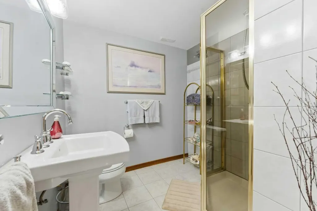 228 Cantrell Place SW Calgary AB T2W 1X3
