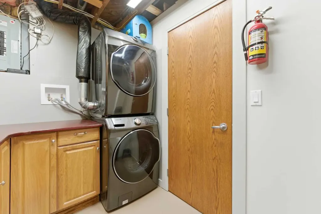 228 Cantrell Place SW Calgary AB T2W 1X3