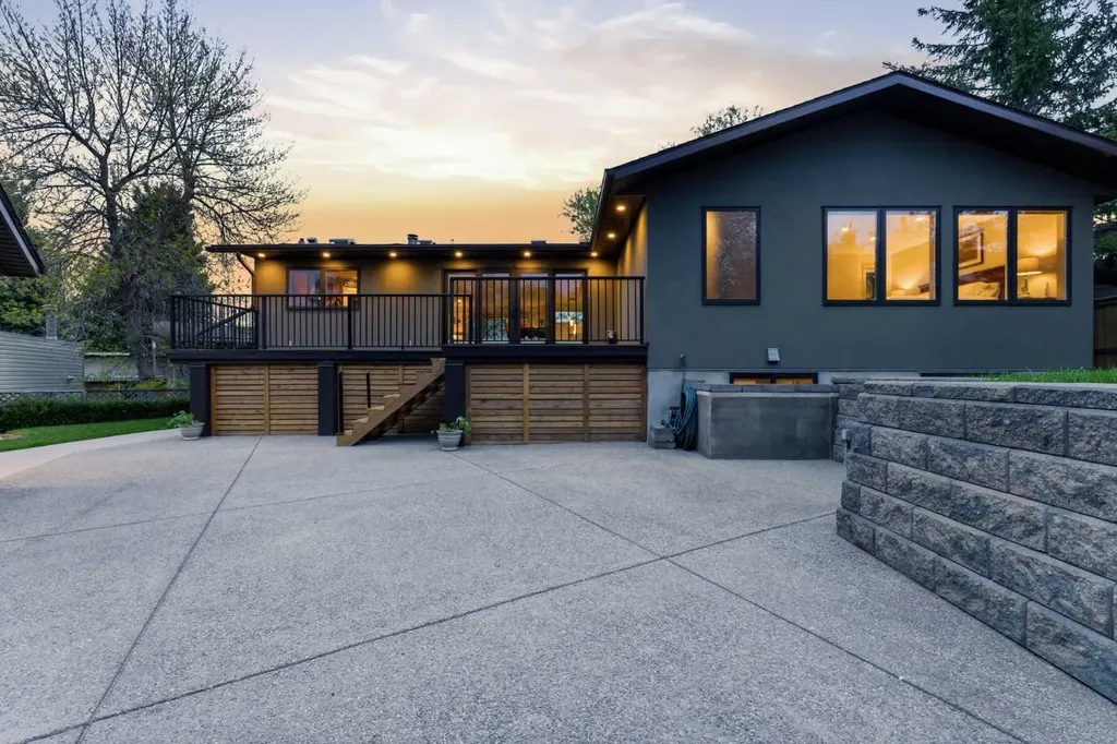 228 Cantrell Place SW Calgary AB T2W 1X3